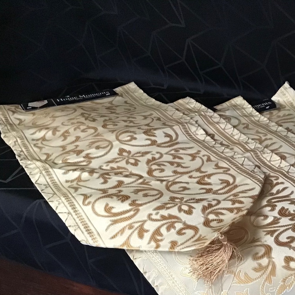 NWT Home Moments Table Runner set of 4 - Picture 4 of 4